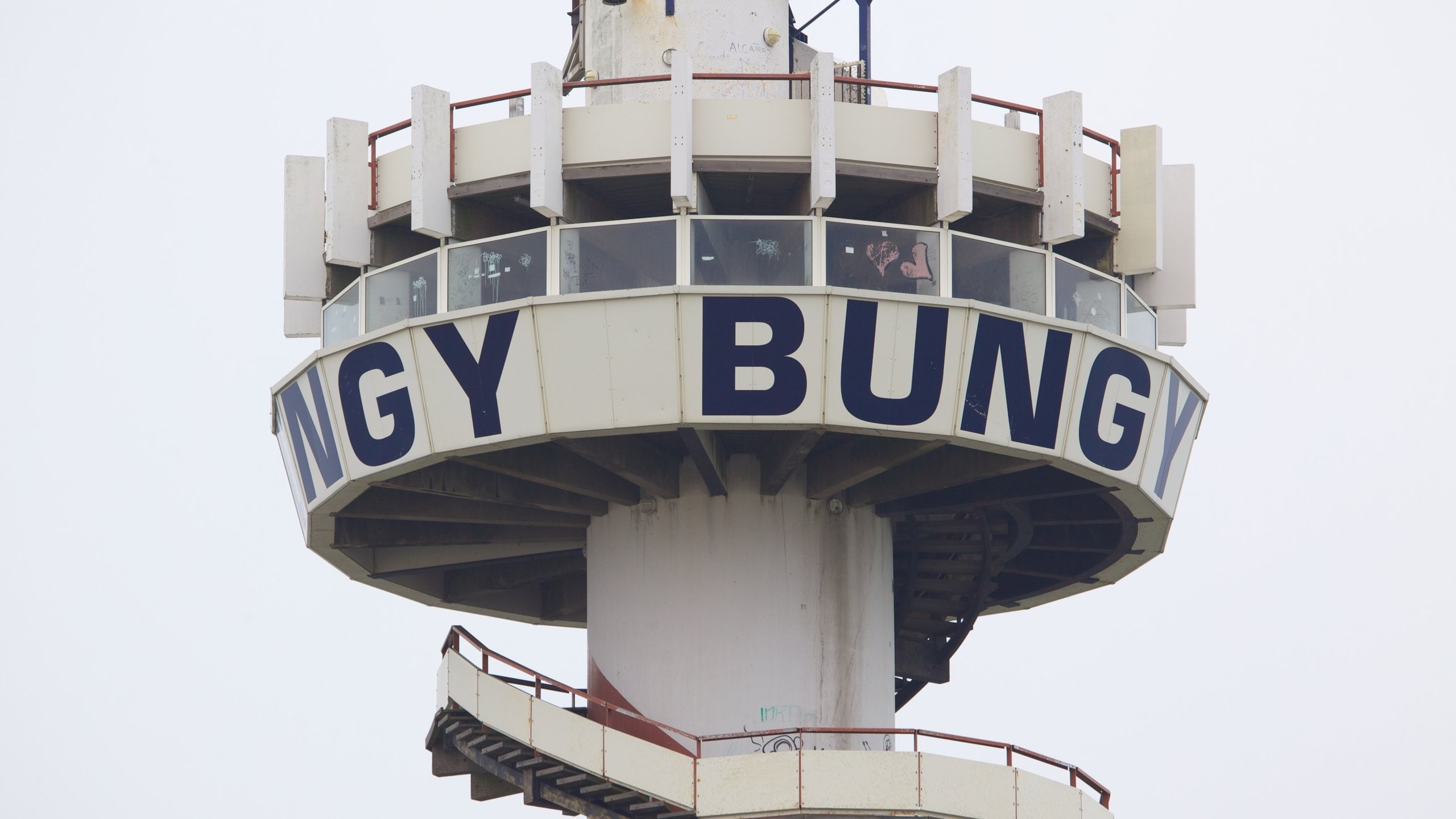 Scheveningen Pier ซึ่งรวมถึง ป้าย