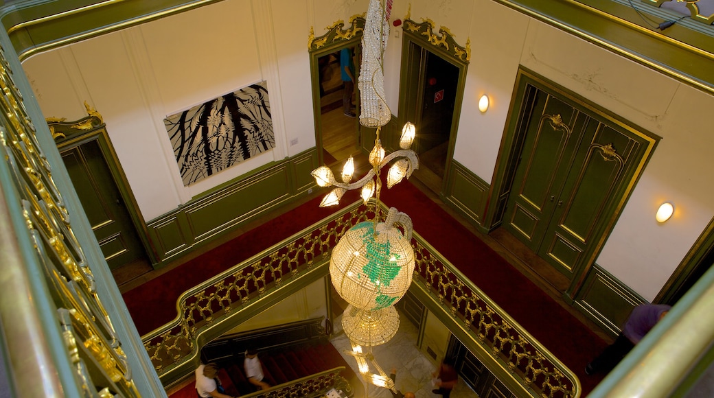 Escher in Het Paleis bevat kunst en interieur