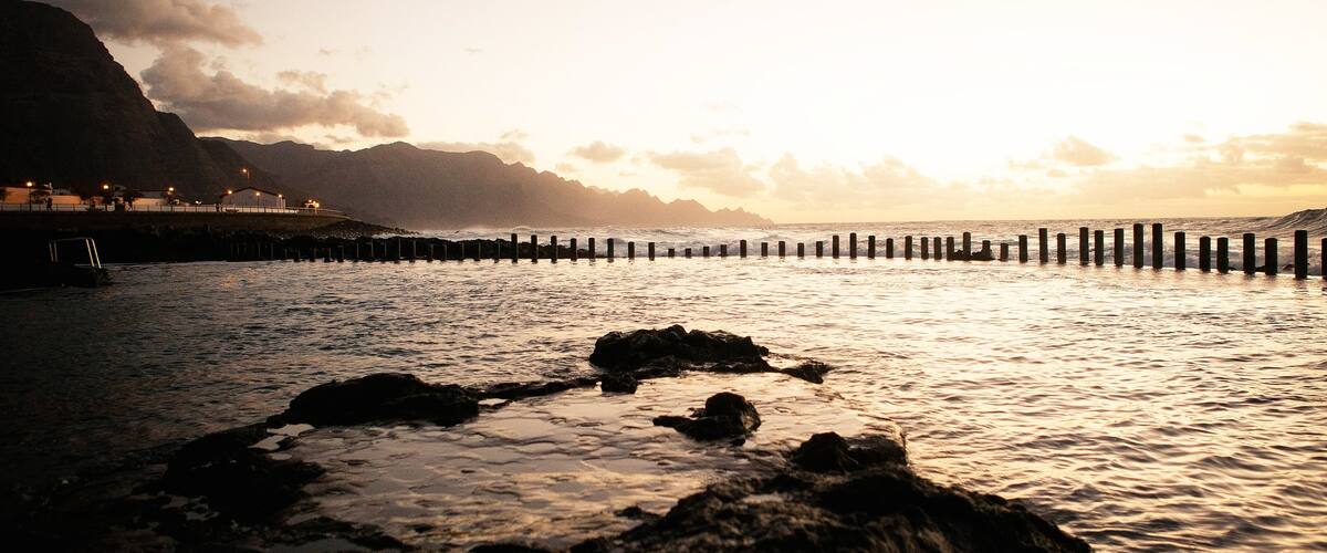 Agaete que incluye una puesta de sol