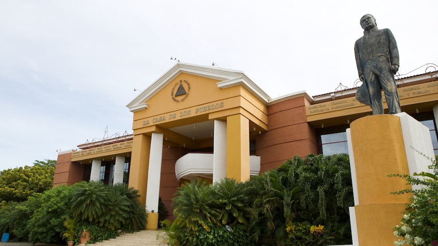 Casa Presidencial which includes a statue or sculpture and an administrative buidling
