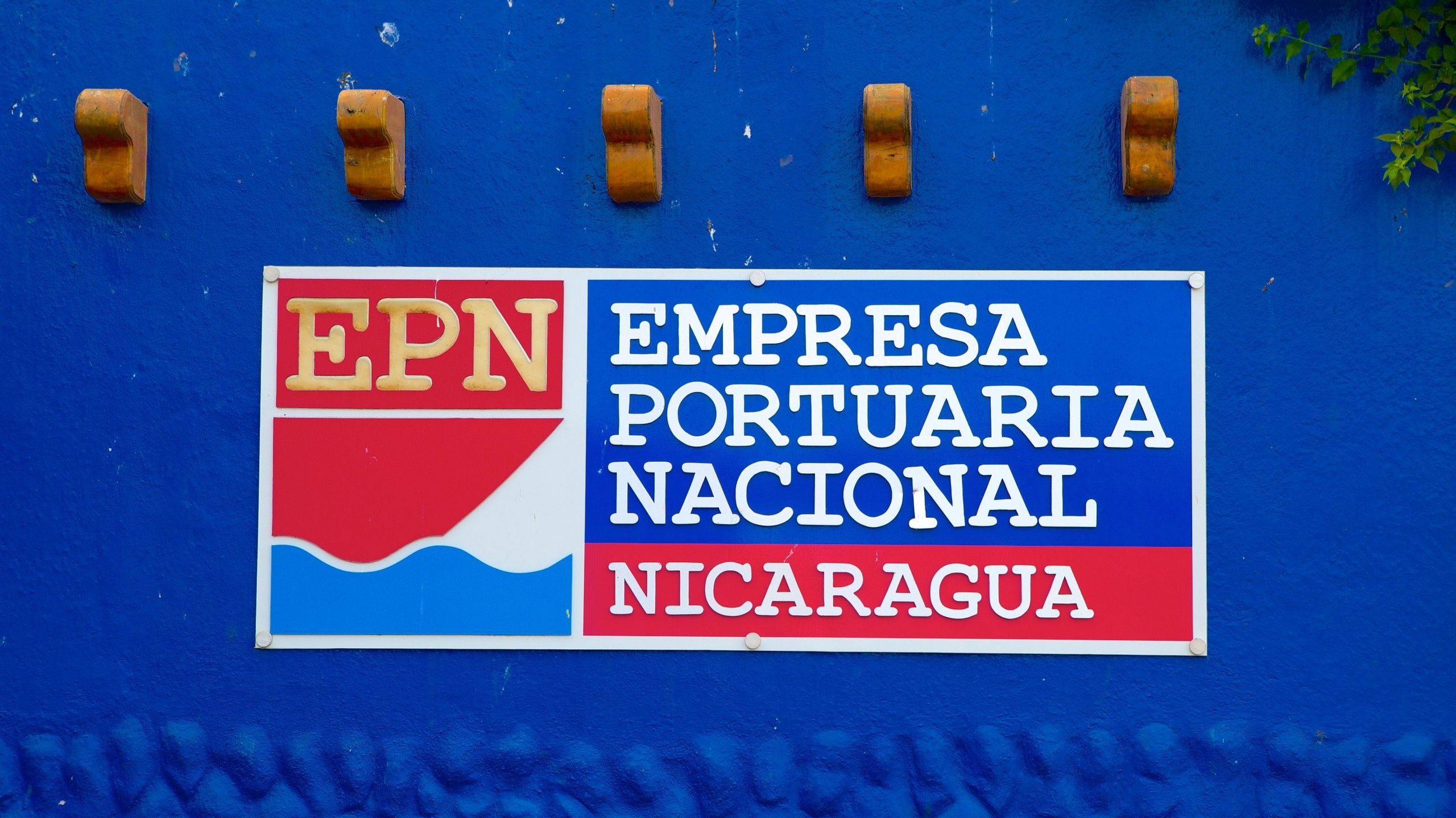 Puerto Salvador Allende mettant en vedette signalisation