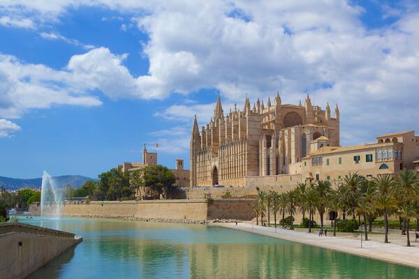 パルク デ ラ マール どの含み 河あるいは小川, 宗教的要素 と 噴水