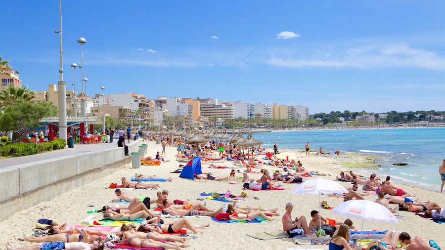 El Arenal som viser en strand såvel som en stor gruppe mennesker