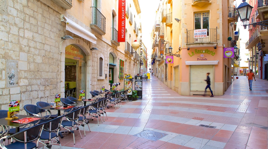 Figueres das einen historische Architektur und Straßenszenen