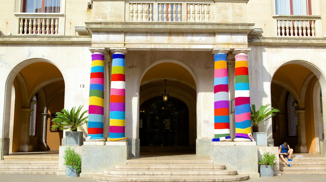 Figueres showing a house