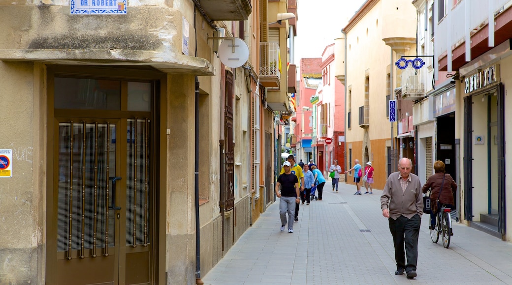 Malgrat de Mar mostrando casa, strade e architettura d\'epoca