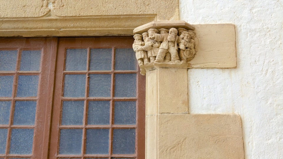 Sitges showing art and outdoor art