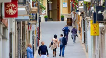 Sitges mostrando strade cosi come coppia