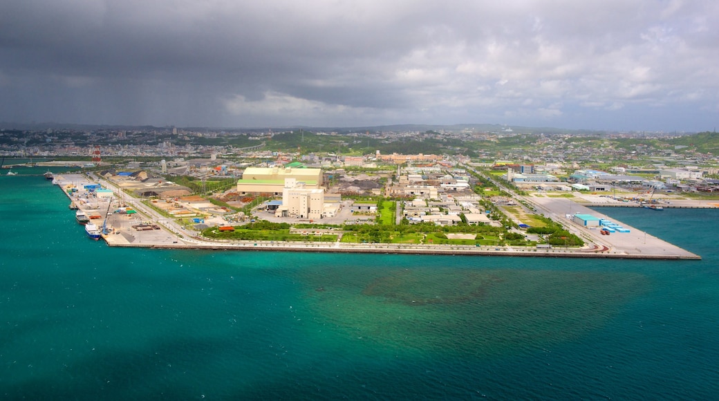 Okinawa que incluye una localidad costera