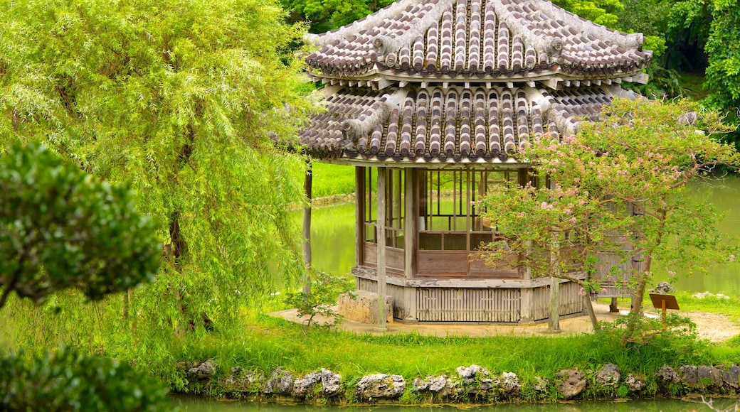 Shikinaen Garden featuring heritage architecture