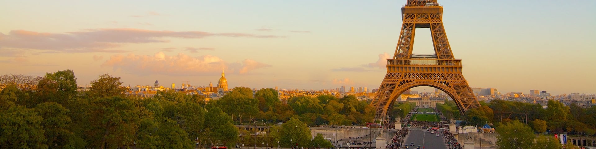 Tour Eiffel mettant en vedette patrimoine architectural, monument et coucher de soleil