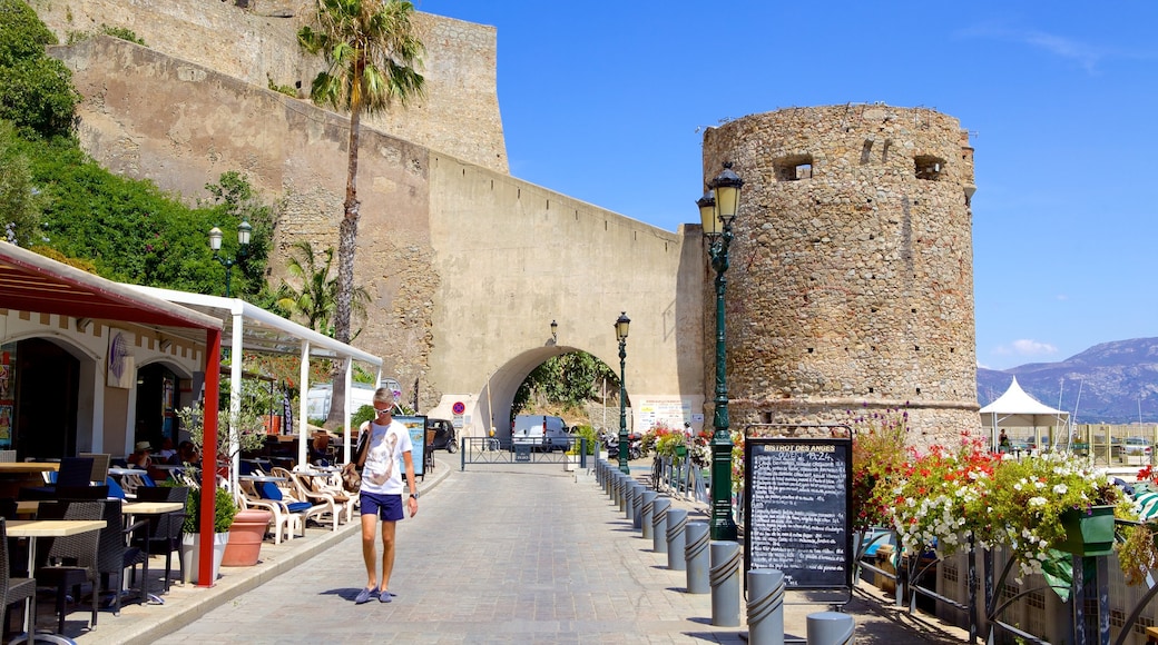 Calvi which includes a castle and heritage architecture