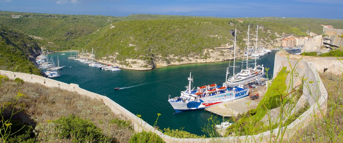 Bonifacio montrant baie ou port et vues littorales