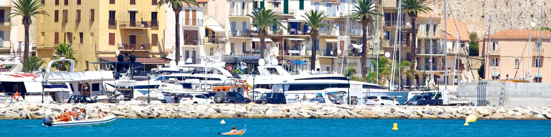 Calvi Beach featuring a coastal town