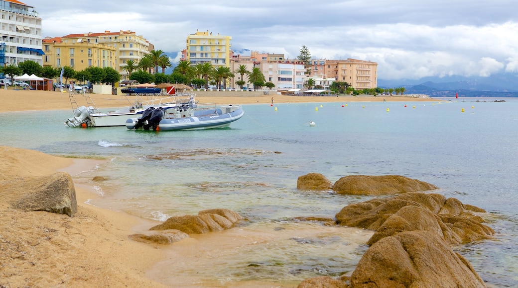 Spiaggia di Trottel che include località costiera