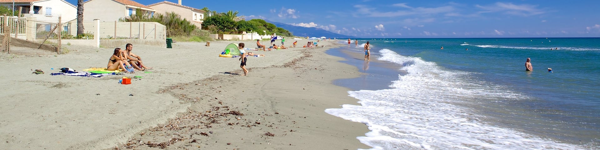 Strand La Marana mit einem Strand und allgemeine Küstenansicht