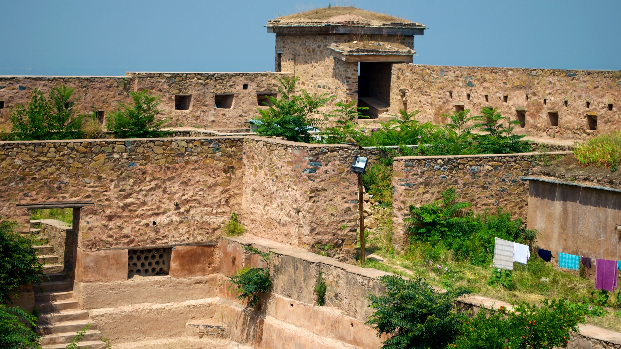 Hari Parbat Fort toont historische architectuur