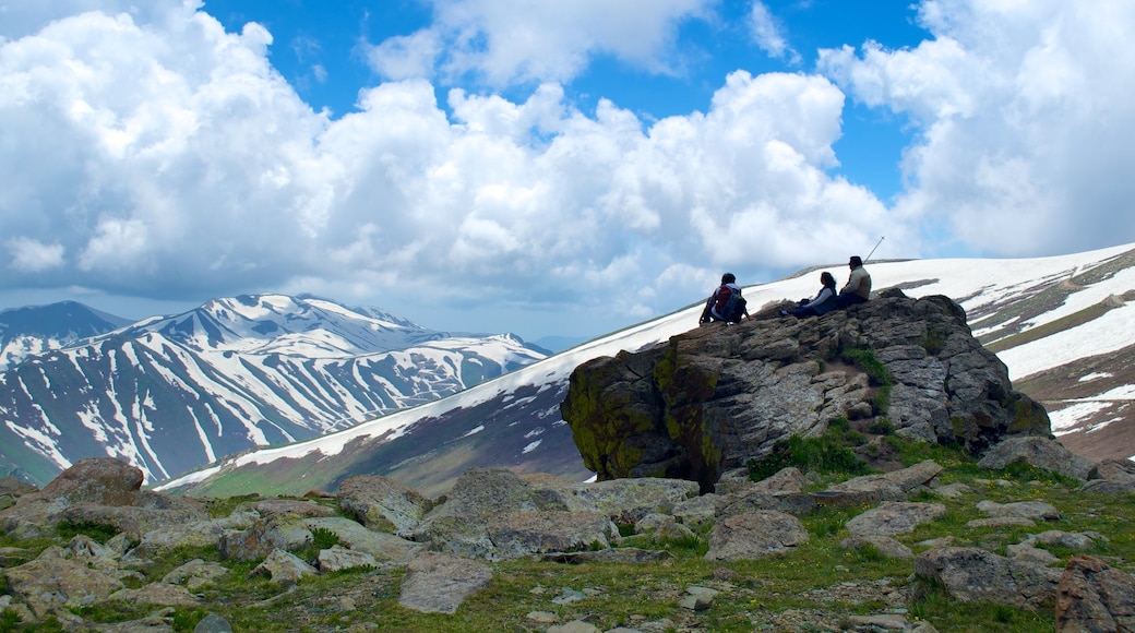 Gulmarg mostrando neve, escursioni o camminate e montagna