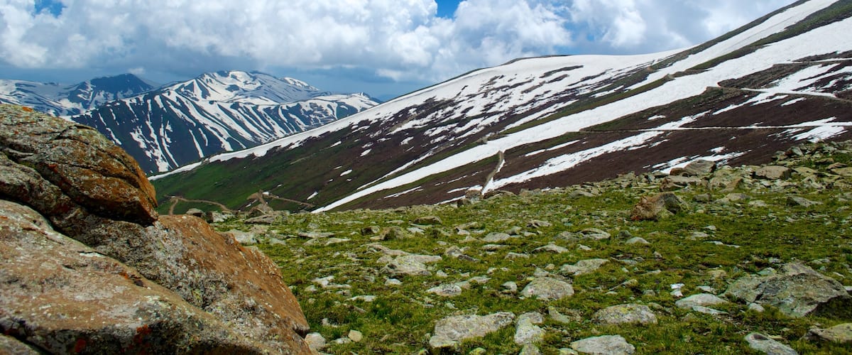 Gulmarg showing snow, mountains and landscape views