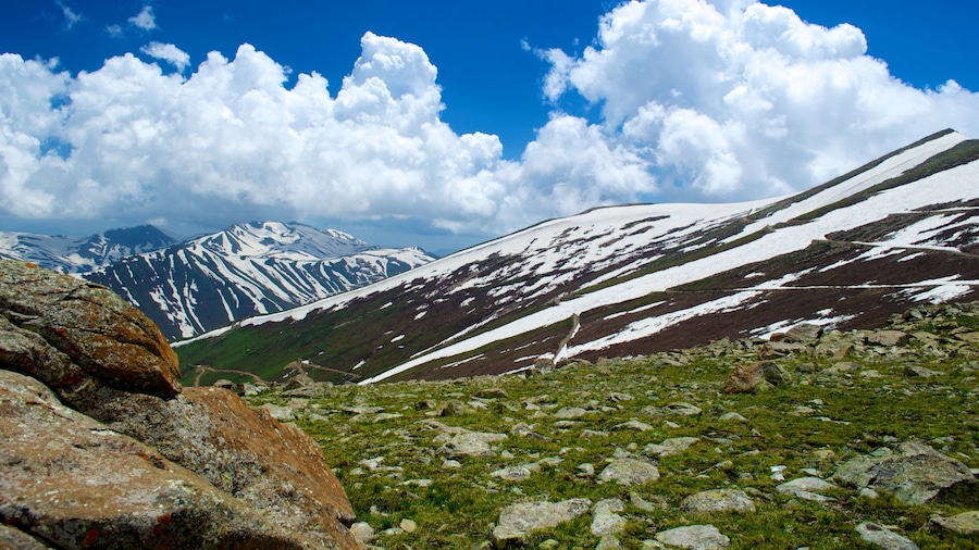 Gulmarg showing mountains, snow and landscape views