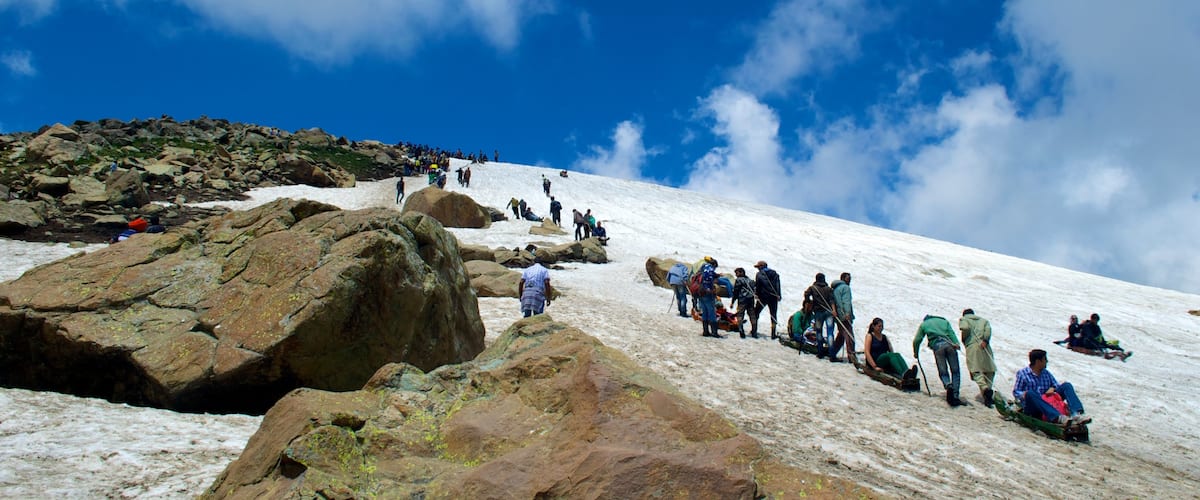 Gulmarg featuring snow, snow tubing and mountains