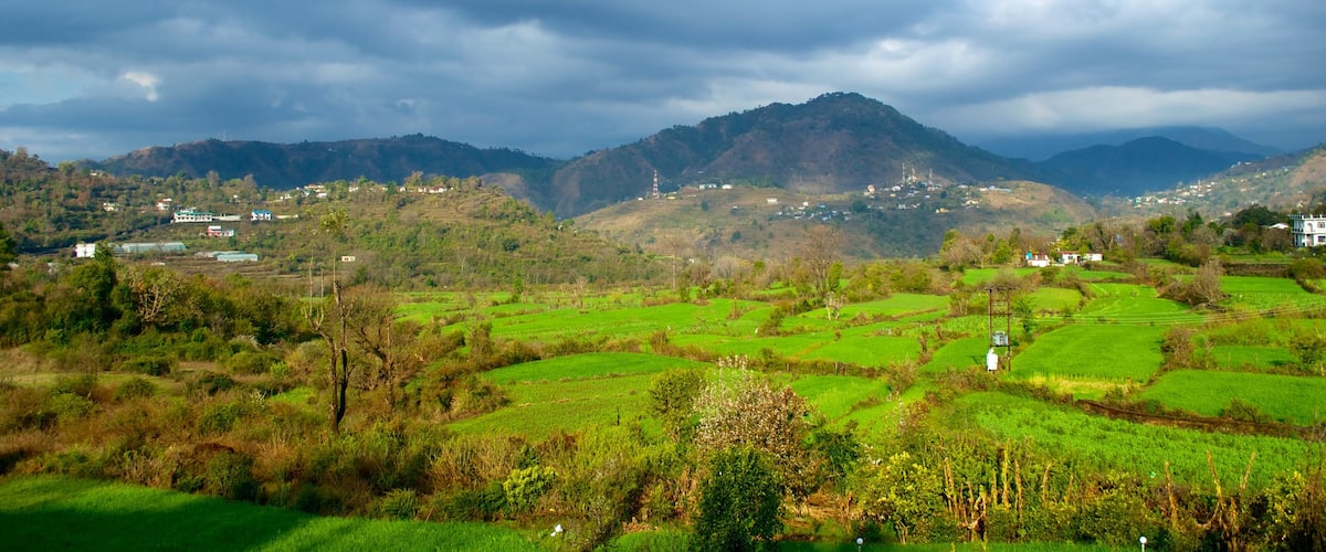 Hari Parbat Fort featuring heritage architecture