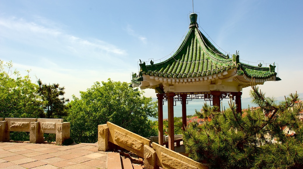 Xiaoyushan Park showing heritage architecture