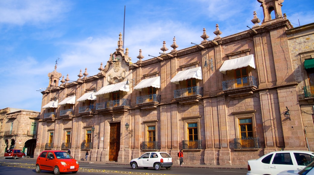 Federal Palace which includes an administrative building, street scenes and heritage architecture