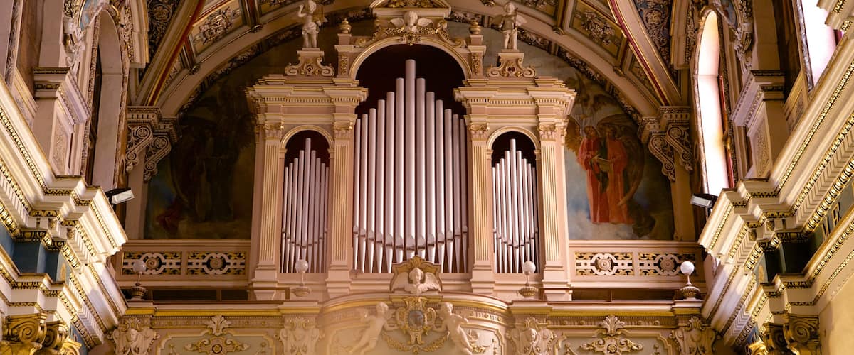 Valletta das einen historische Architektur, Kirche oder Kathedrale und religiöse Aspekte