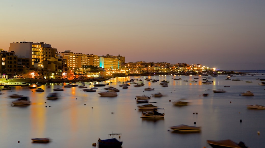 Qawra mostrando baia e porto, località costiera e vista della costa