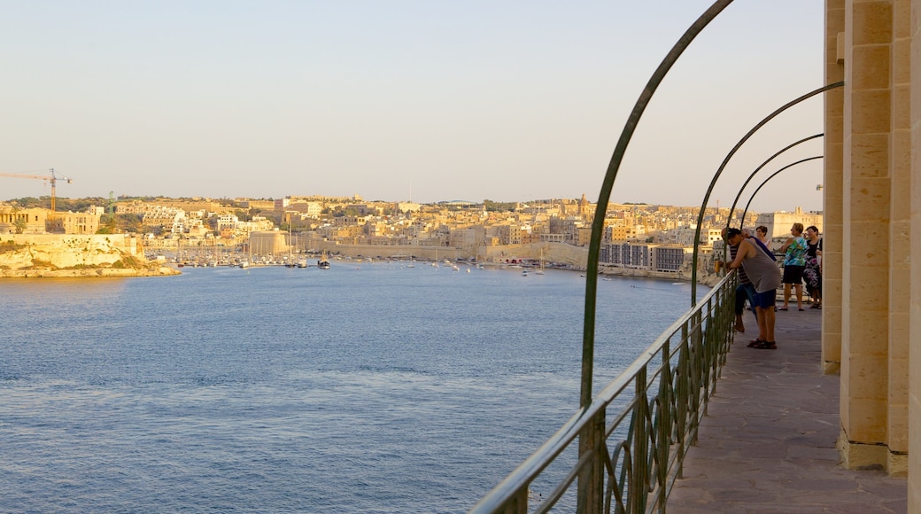 Grand Harbour showing a bay or harbour and a coastal town