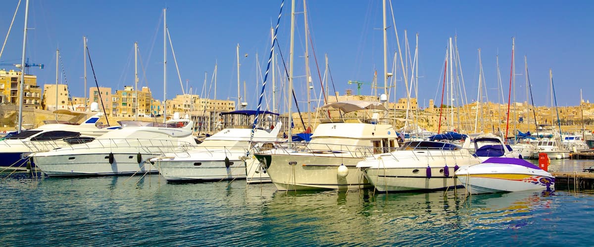 Kalkara which includes a marina