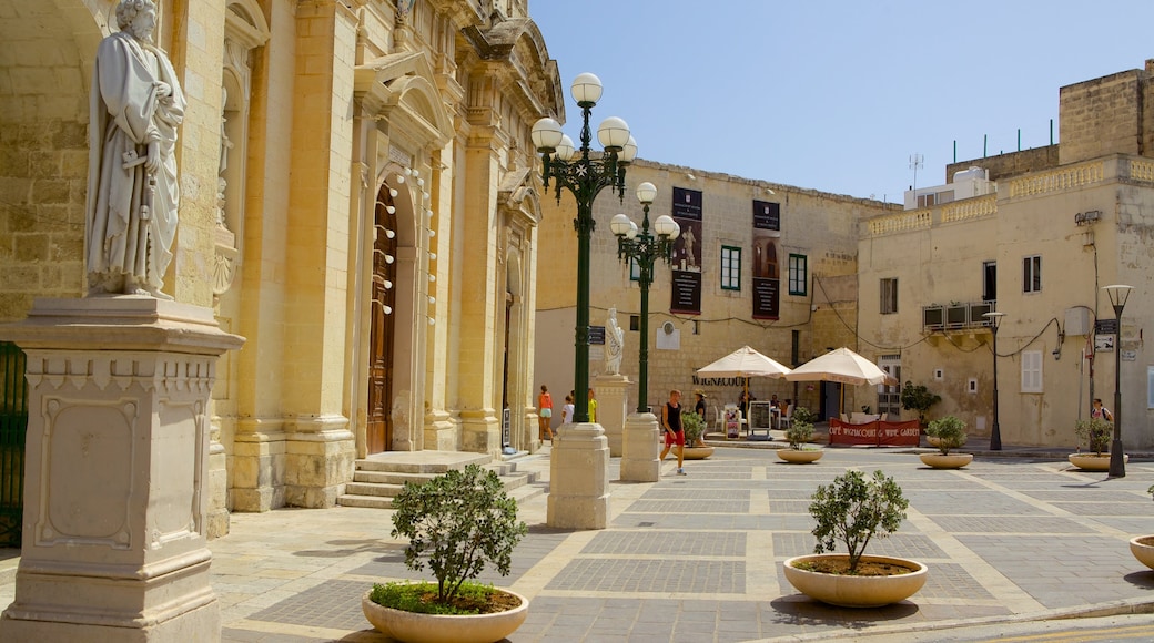 Rabat ofreciendo patrimonio de arquitectura, elementos religiosos y una iglesia o catedral