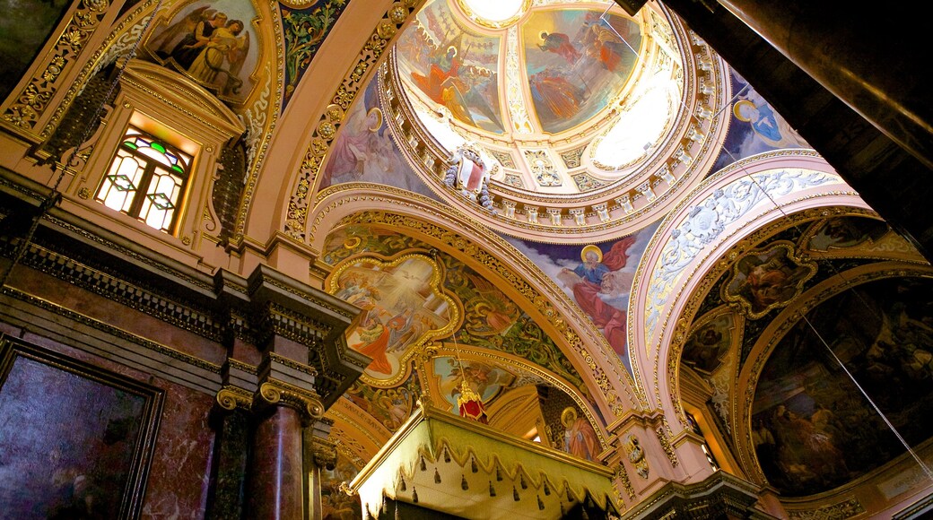 Kerk van de Schipbreuk van Sint Paulus toont interieur, een kerk of kathedraal en historische architectuur