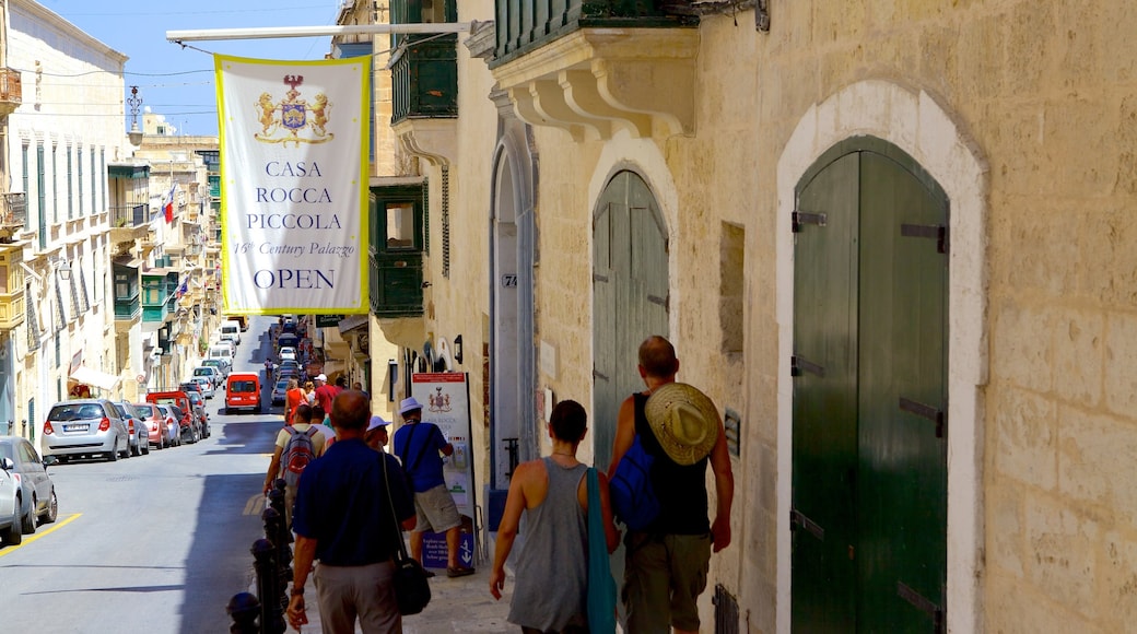 Casa Rocca Piccola showing street scenes and signage