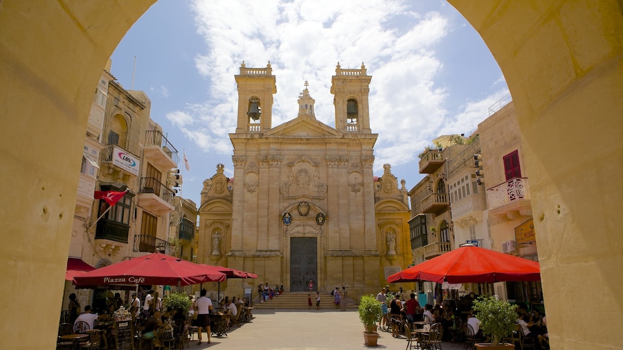 St. George\'s Basilica showing a square or plaza, religious aspects and a church or cathedral