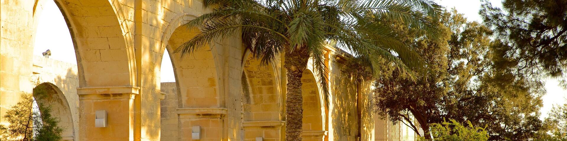 Upper Barrakka Gardens which includes heritage architecture and a park