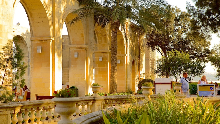 Upper Barrakka Gardens which includes heritage architecture and a park