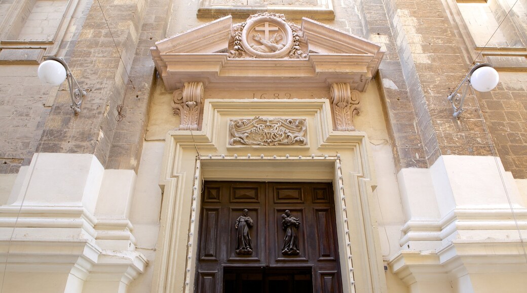 Malta que inclui uma igreja ou catedral, arquitetura de patrimônio e aspectos religiosos