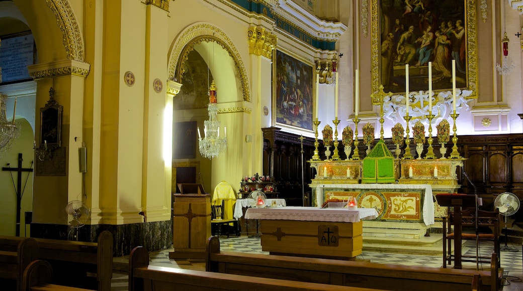 Malta mostrando uma igreja ou catedral, vistas internas e elementos religiosos