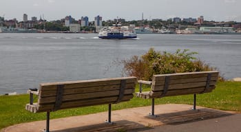 Dartmouth trong đó bao gồm cảnh bờ biển