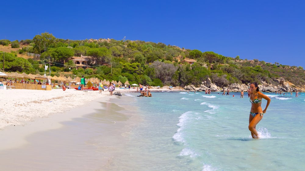 Plage de Simius mettant en vedette plage