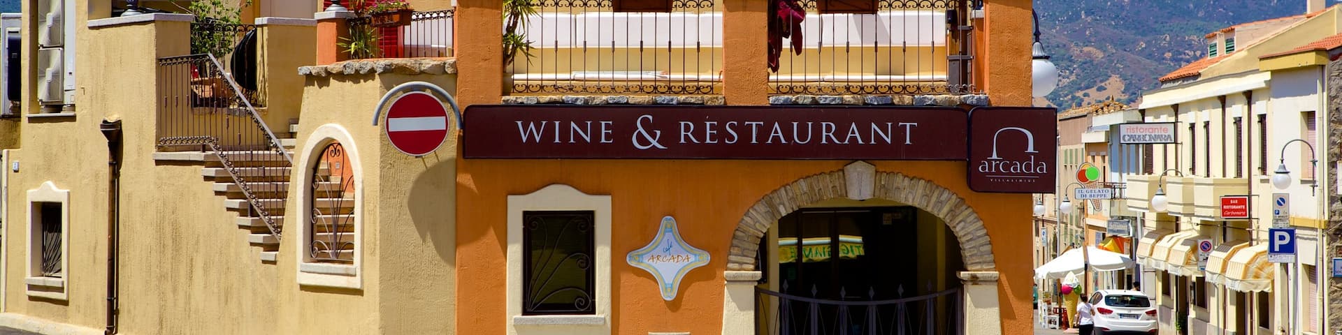 Cagliari - Villasimius - Sardaigne Sud montrant scènes de rue