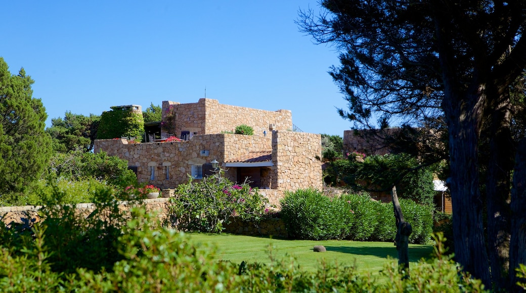 Romazzino Beach showing a house