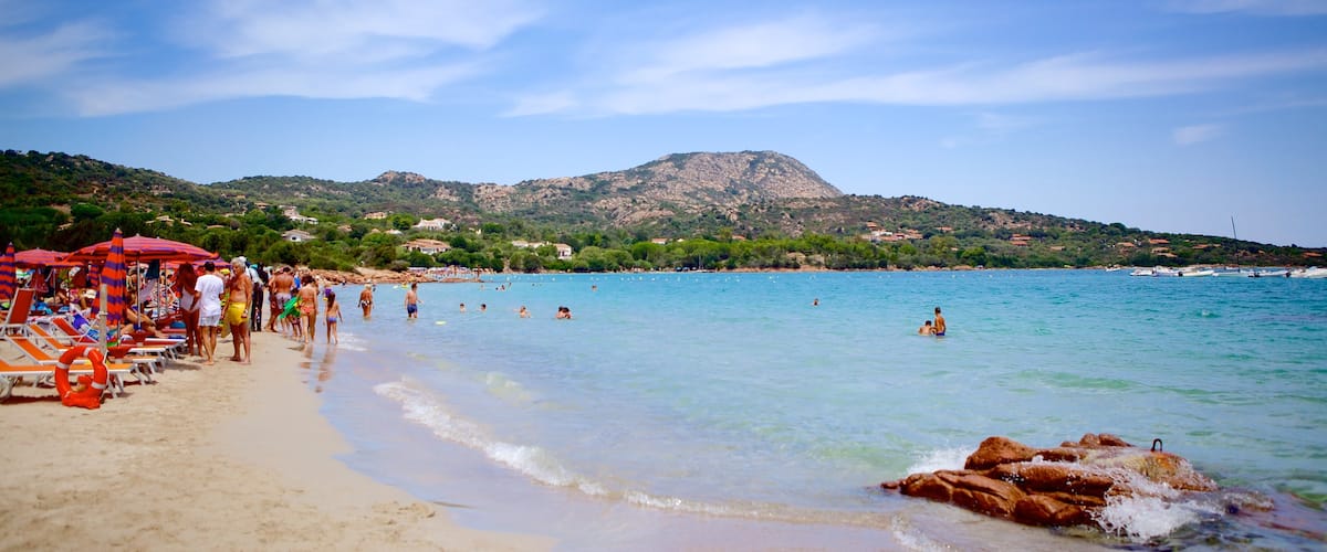 Porto Istana showing a beach