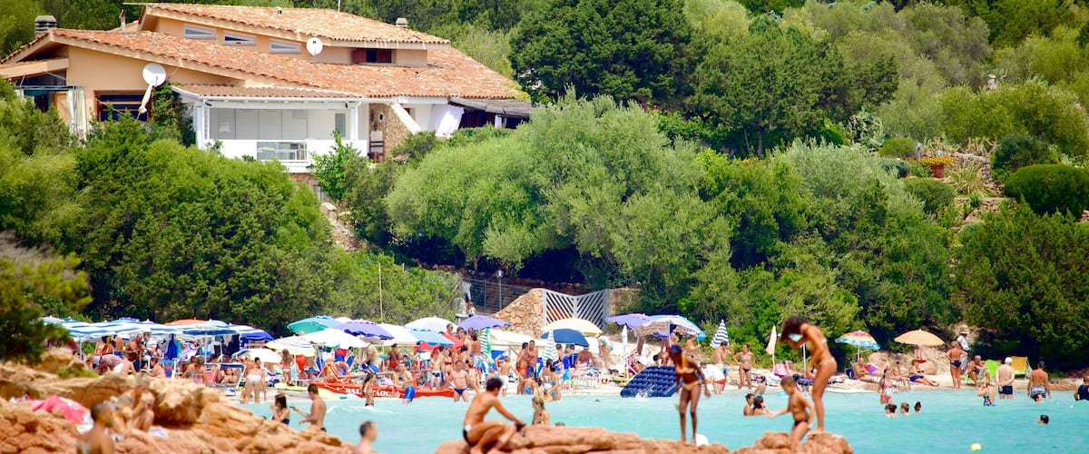 Porto Istana mettant en vedette baignade aussi bien que important groupe de personnes