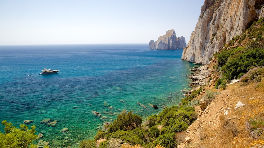 Porto Flavia cho thấy bờ biển khúc khuỷu