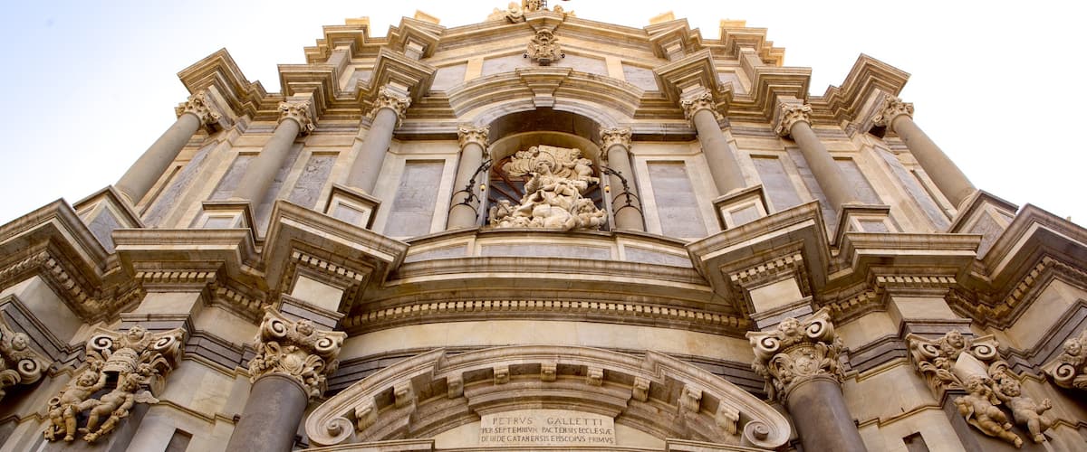 Cathédrale de Catane mettant en vedette éléments religieux, église ou cathédrale et patrimoine architectural