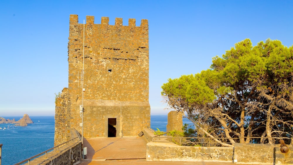 Aci Castello mettant en vedette patrimoine architectural et château ou palais