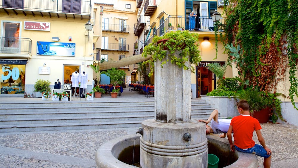 Monreale showing a fountain